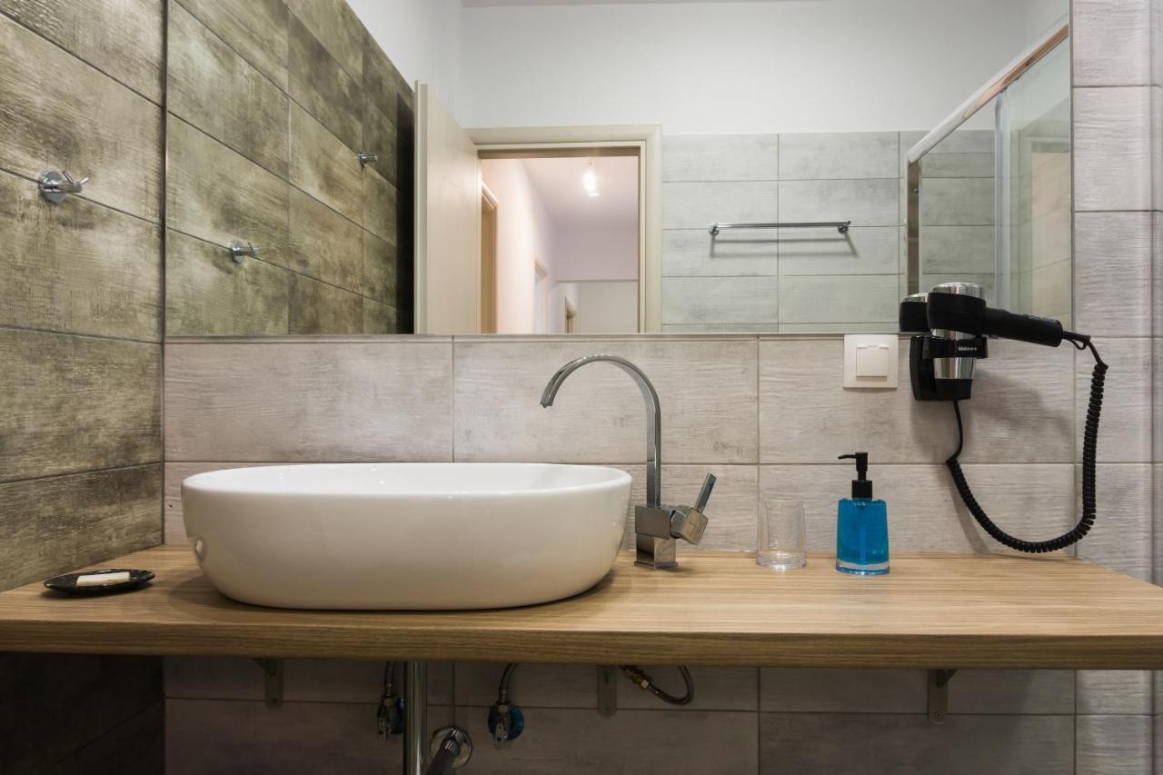 Comfort Zone Apartment In The Heart Of Aten Exteriör bild